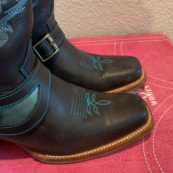 Reyme Boot - Authentic Leather - gently worn - still smells of leather! Size 9 - Picture 11 of 15